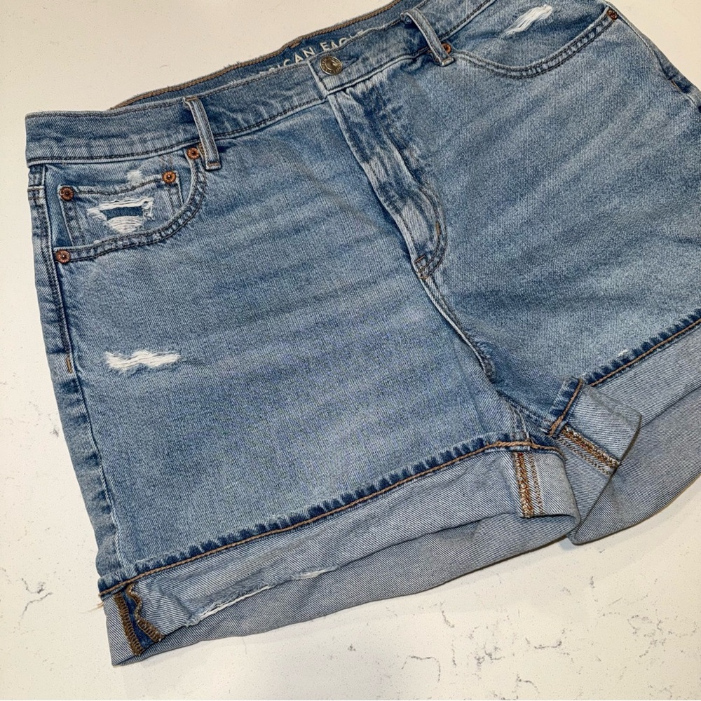 American Eagle Relaxed Cuff Jean Short - Picture 5 of 11